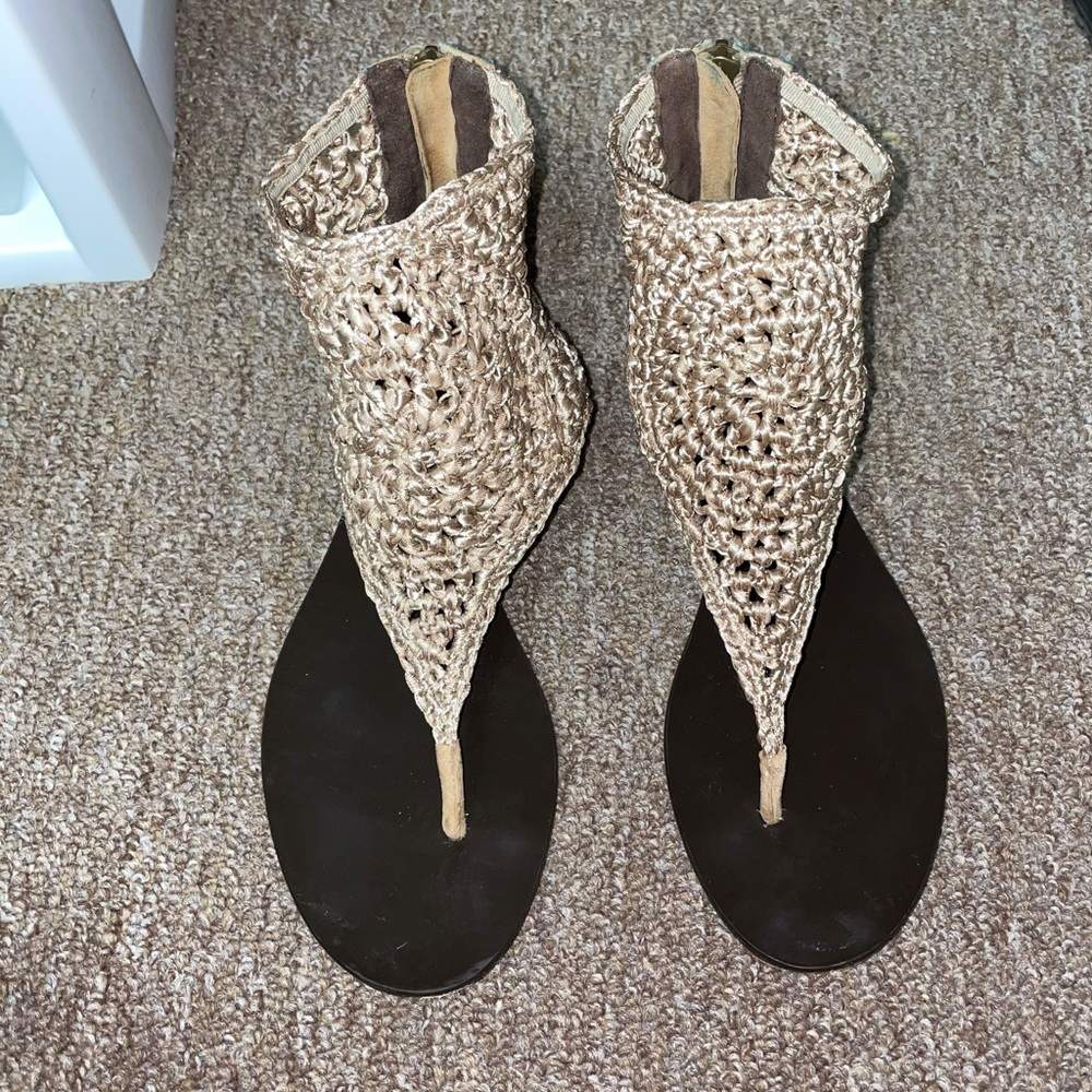 GYPSY CROCHETED ZIP BACK FLAT SANDAL IN SAND MULTI